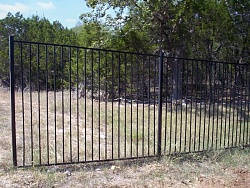 Забор из металлического прутка для садового участка
